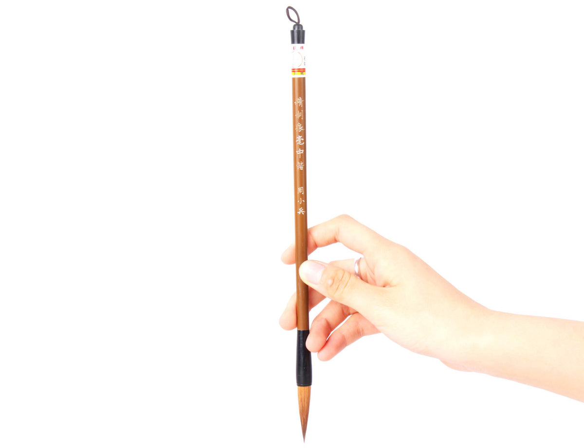 thanks to the honorable calligraphists in history, we now know the best way to hold the brush for a firm and smooth move - please use the picture for reference and try to imitate