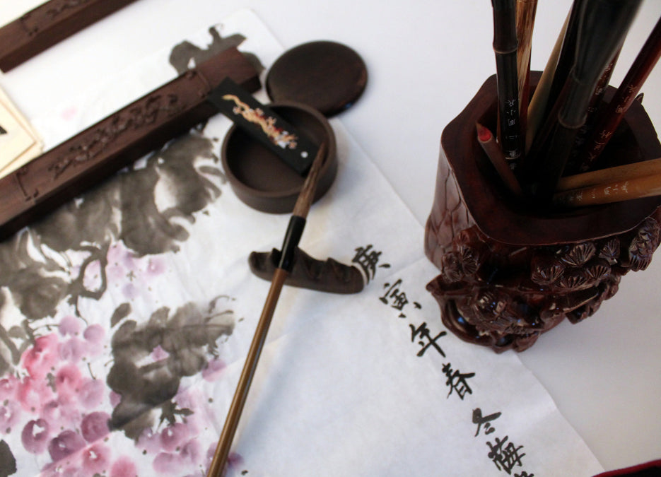 usage view of how to use this brush holder in your study room while you are creating a nice sumi artwork