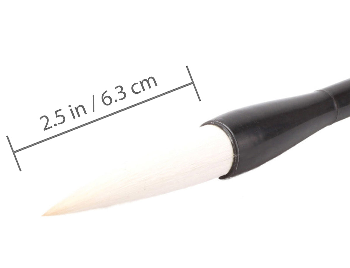 the brush has a middile size tip of 2.5 inch / 6.3 centimeter and could be used for middle size calligraphy writing or thin line drawing in sumi