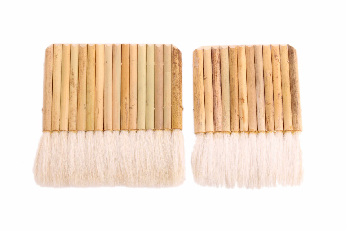 Dimensional comparision view of two sizes of traditional Chinese goat hair mounting brushes used to wet-mount sumi-paintings and shodo calligraphy artworks