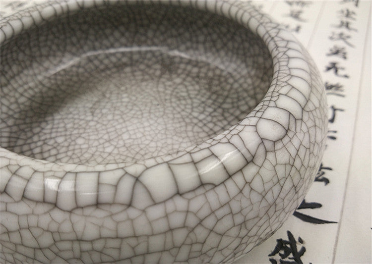 Typical Chinese brush washing pond for Sumi and Shodo calligraphy crafted in white ceramic and decorated with twining dragons in traditional Chinese blue porcelain color