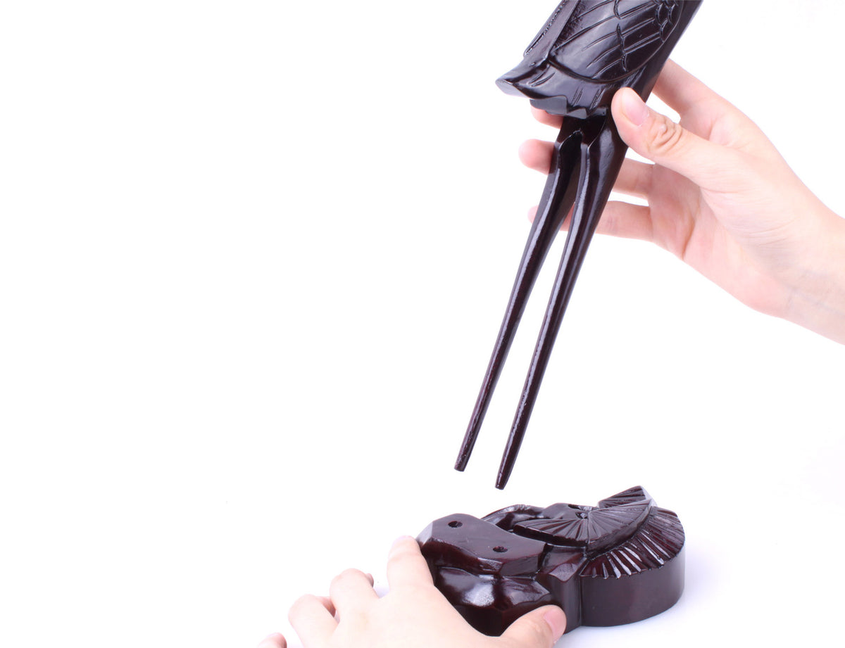 usage view telling you how to assemble this crane brush hanger so that you can use it to store your sumi and calligraphy brushes in your study room which is also a nice decoration