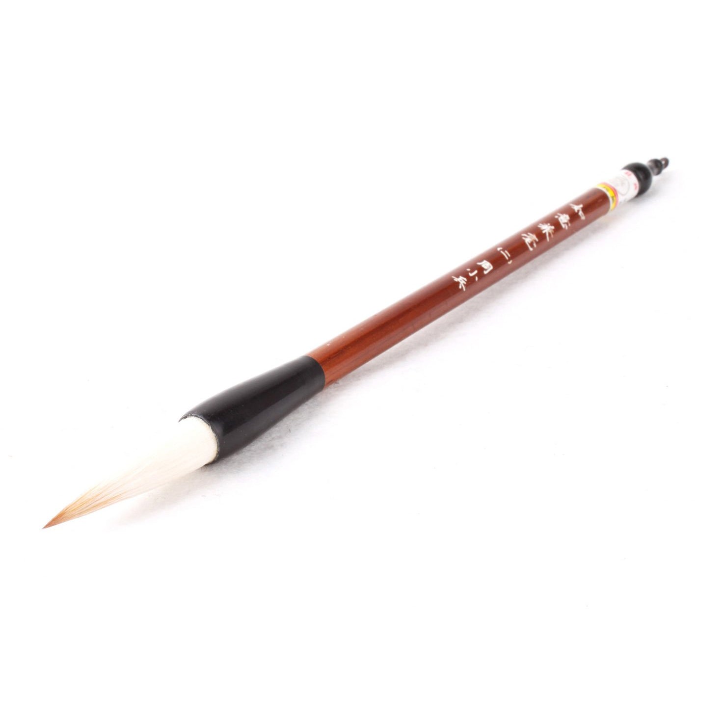 This mixed hair brush has a tip that is made of a 30% goat hair core, surrounded by a 70% weasel hair exterior.