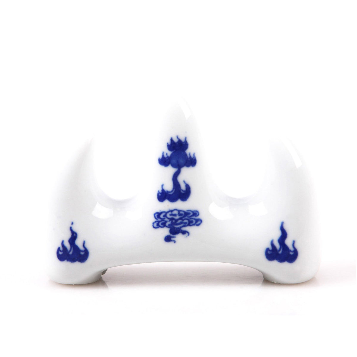 Ceramic Brush rest in one of the traditional Chinese brush rest shapes adorned with carefully hand painted motifs. This rest comes in 3 sizes and helps you carefully position your brushes until you need them handy again.