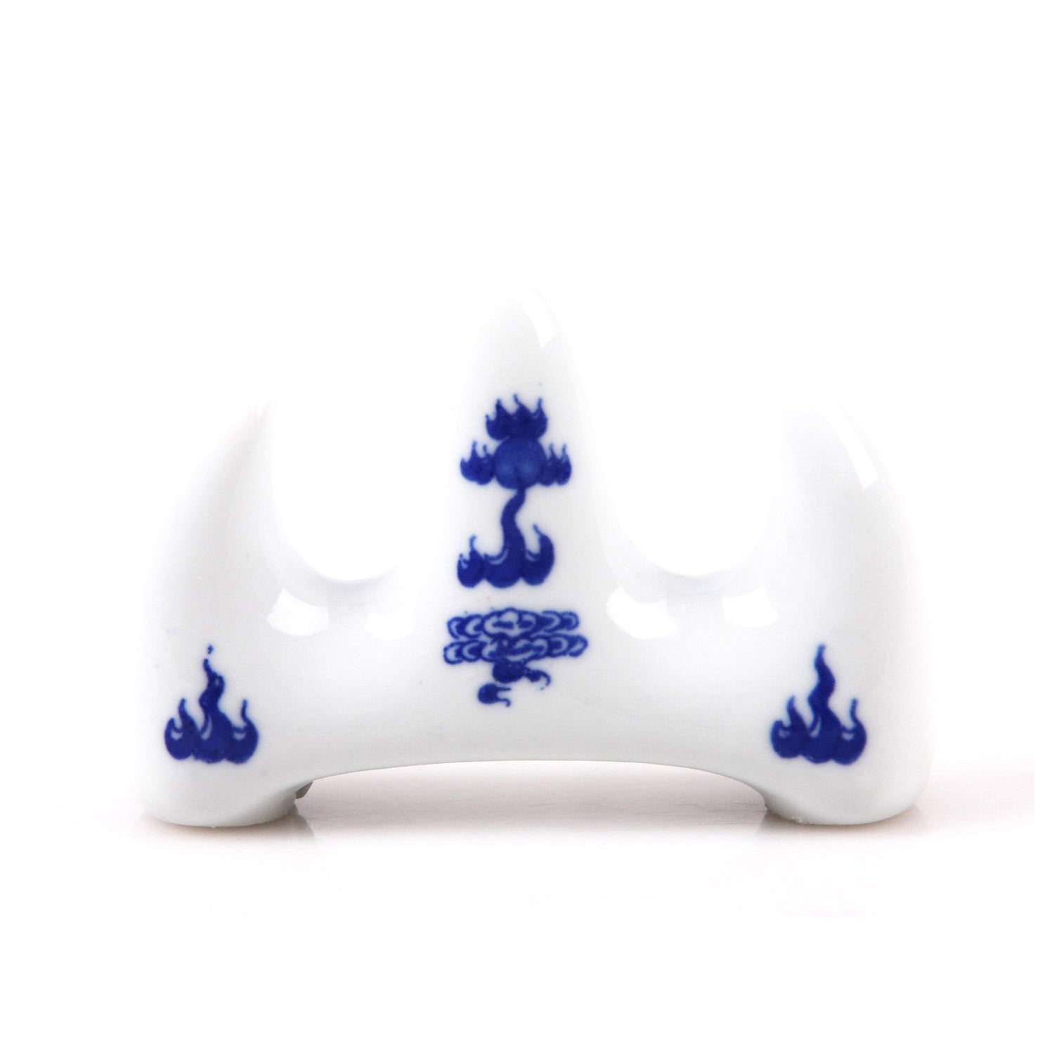 Ceramic Brush rest in one of the traditional Chinese brush rest shapes adorned with carefully hand painted motifs. This rest comes in 3 sizes and helps you carefully position your brushes until you need them handy again.