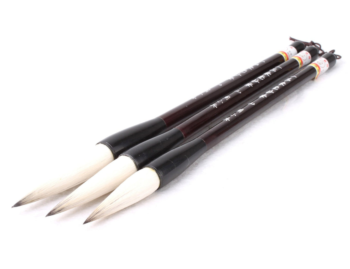 being a mixed hair brush, this &quot;Old Gentleman&quot; - Yipin Calligraphy and Sumi-e Brush is outstanding in its family for it is made of goat and the rather irregular hard and elastic horse hair