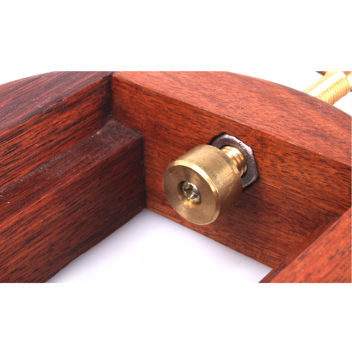 detail view of the metal stick which is the main component to fixat the wood chips so that the stone put in between the chips can be put in the perfect position for your carving purpose