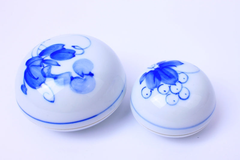 Traditional Chinese &amp; Japanese Calligraphy &amp; Sumi-e Painting Signature Seal Paste Container made of Porcelain with hand prints on