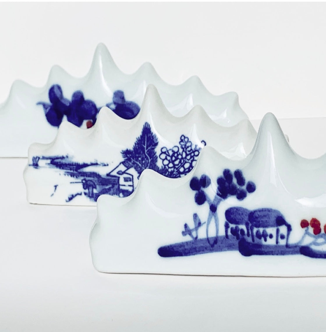 Chinese traditional porcelain brush rest printed on landscape